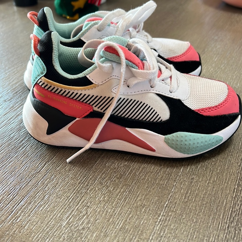 SOLD Toddler pumas size 11c